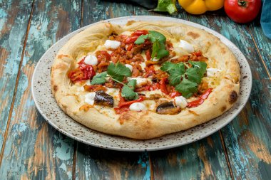 Patlıcan görünümlü pizza.