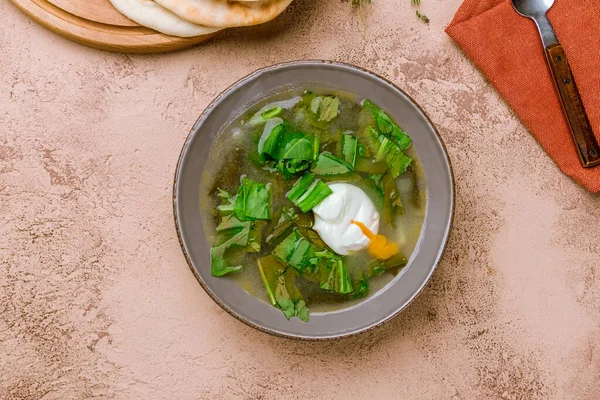 Sorrel soup with egg on grey plate — Stock Image Sorrel Soup Egg Grey Plate Stock Picture