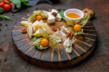 Peynir tabağı İtalyan yemeği.