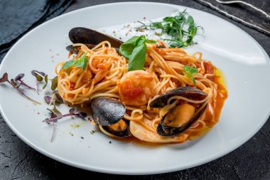 Deniz ürünleri spagettili makarna.
