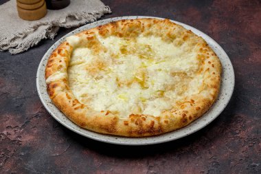 Peynir görünümlü khachapuri