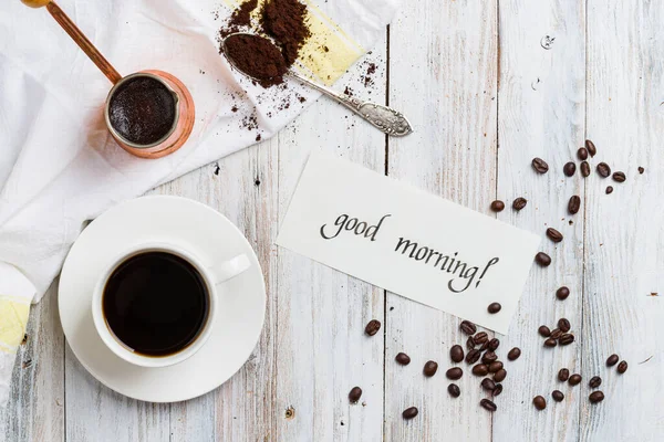 Café Preto Turco Uma Mesa Madeira Leve Com Inscrição Bom — Fotografia de Stock