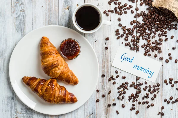 Croissants Clássicos Com Geléia Café Fundo Madeira Leve Com Inscrição — Fotografia de Stock