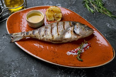 Limonlu ızgara Dorado balığı. 