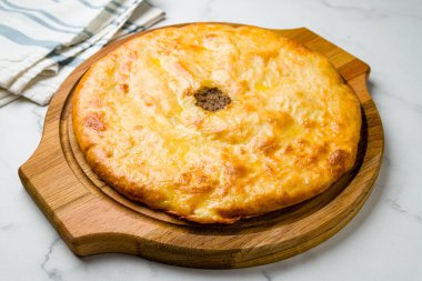 Mermer masada etli Osetya turtası