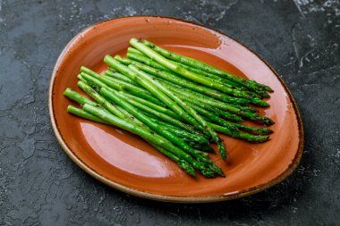 Tabakta kuşkonmaz ızgarası