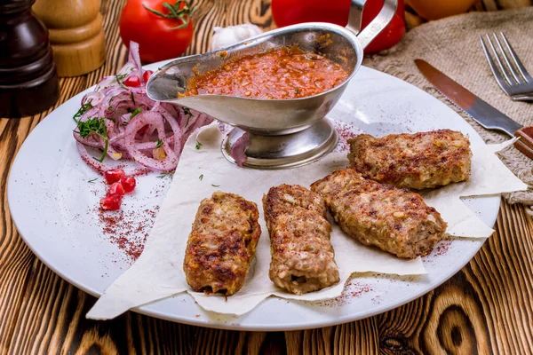 Jehněčí Lula Kebab Masová Moučka Talíři — Stock fotografie