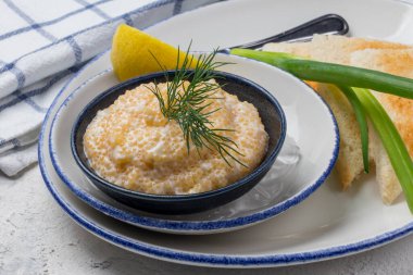 havyar ve ekmek.