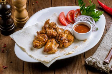 Tabakta tavuk kebabı