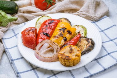 Tabakta ızgara sebzeler