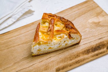 Peynirli turta dilimi.