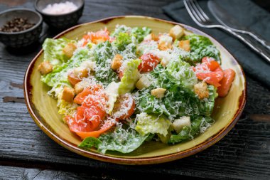 Somonlu Sezar salatası