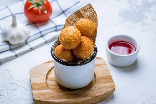 Przystawka Smażone Kulki Serowe Filiżance Fast Food — Zdjęcie stockowe