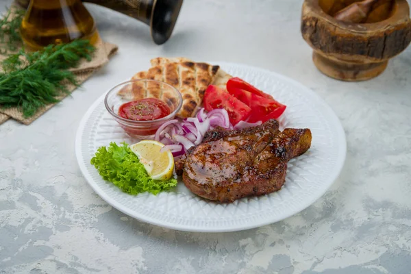 Stekt Fläskfilé Med Sås Och Pita Grekisk Stil Kök — Stockfoto