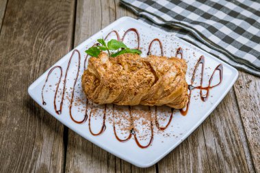 Akçaağaç şuruplu puf