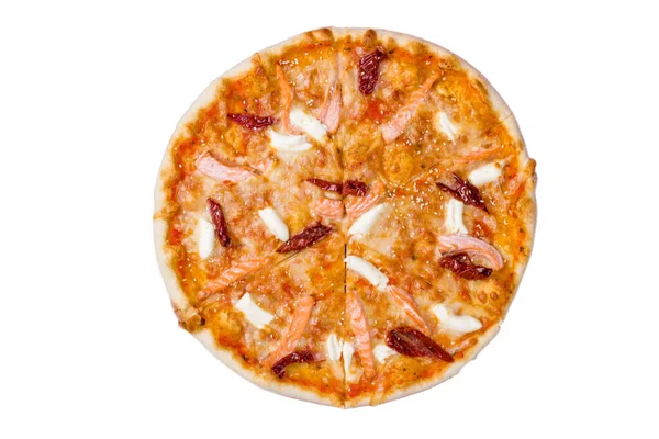 Roter Lachs Fischscheiben Auf Leckere Pizza Isoliert Auf Weiß — Stockfoto