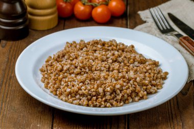 Tabakta kaynamış karabuğday.