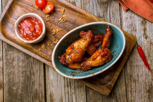 Sayap Ayam Kerbau Atas Meja Hidangan Restoran — Stok Foto