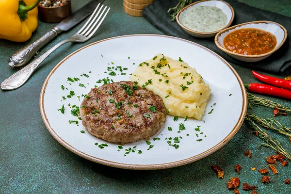 Beef Cutlet Mashed Potatoes — Stock Photo, Image