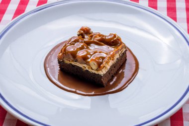 Fındıklı çikolatalı kek.