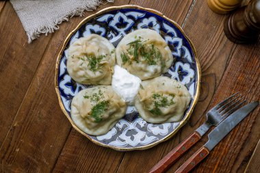 Manty biftekli, kapat.