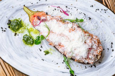 Tabakta fırında patlıcan