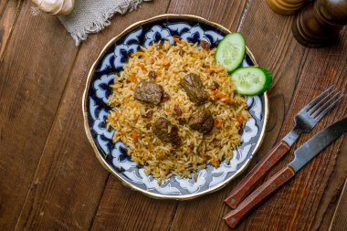 Pilaf tatlı kuzu ve kuru üzümlü