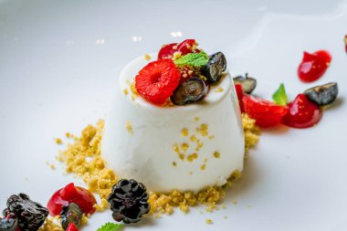 Taze dutlu Panna Cotta