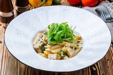 Beyaz mantarlı makarna.