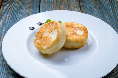 Süzme peynirden peynirli kekler