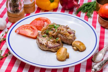 Biftek madalyonları, yaklaşın.