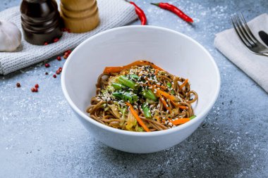 Karabuğday eriştesi ve beşiği.