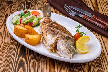 Dorado ızgarada, kapat.