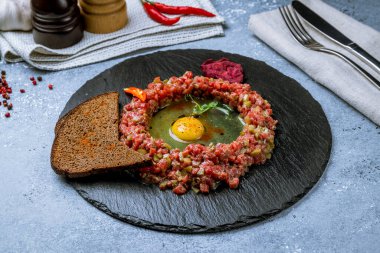 Sığır etinden tart, yakın çekim.