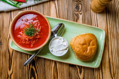 Ekşi kremalı çorba.