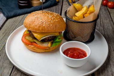 Etli hamburger, yakın çekim.