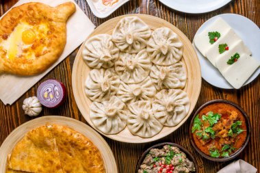Khachapuri, Khinkali, Pkhali, Dolma, Satsivi Top View 'den Gürcü mutfağı