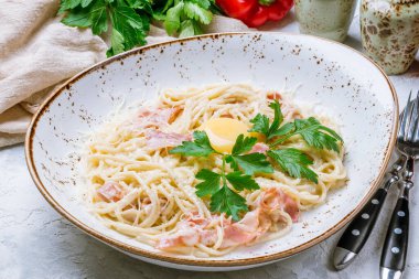 Pastırmalı spagetti.