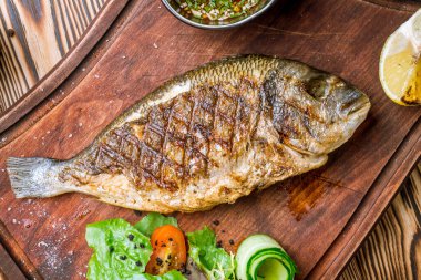 Dorado ızgarada, kapat.