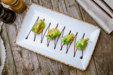 Wasabi soslu kızarmış karides.