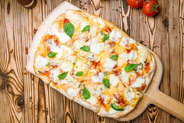Pizza Quattro Formaggi Sulla Pasta Roma — Foto Stock
