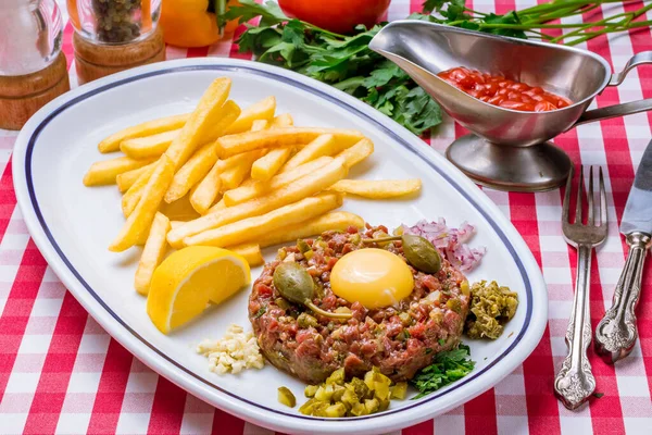 Tatar Vom Rindfleisch Aus Nächster Nähe — Stockfoto