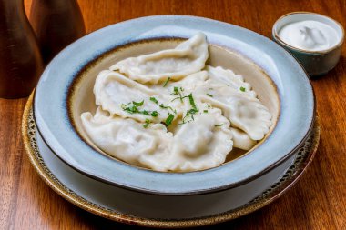 Tabakta patatesli börek.