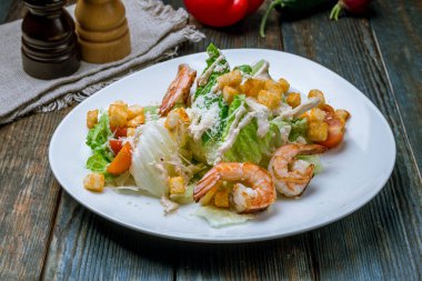 karidesli salata sezarı