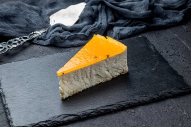 Cheesecake çarkıfelek meyvesi, yakın çekim görüntüsü