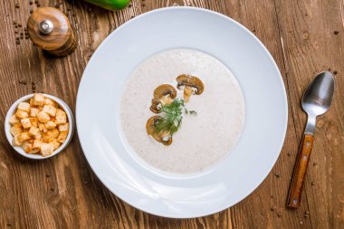 Kremalı mantar çorbası.