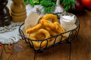 Hamurda soğan halkaları