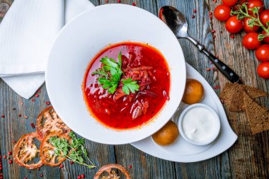 Ekşi kremalı çorba.