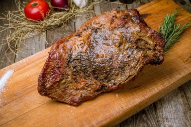 Güvertede göğüs eti.