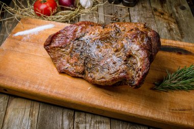 Güvertede göğüs eti.